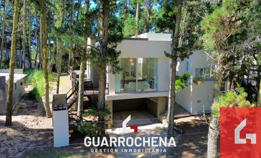 Casa en venta c/ cochera en Mar de las Pampas