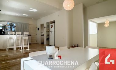 Casa en venta c/ cochera en Mar de las Pampas