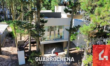 Casa en venta c/ cochera en Mar de las Pampas