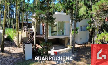 Casa en venta c/ cochera en Mar de las Pampas