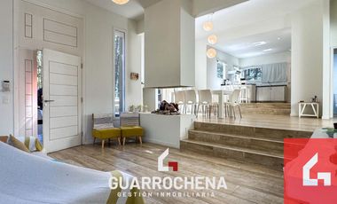 Casa en venta c/ cochera en Mar de las Pampas