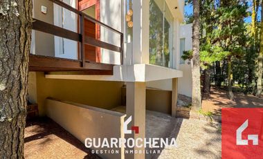 Casa en venta c/ cochera en Mar de las Pampas