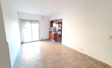 Departamento de 3 Ambientes con Balcón, Cerca de Panamericana y Av. Mitre- En Alquiler