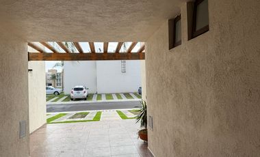 Puerta Real departamento AMUEBLADO Planta Baja cerca de planta Toyota