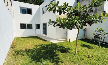 Casa en venta en Fracc. San José- Coatepec: Habitación en PB y amplio jardín