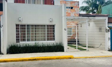 Casa en venta en Fracc. San José- Coatepec: Habitación en PB y amplio jardín