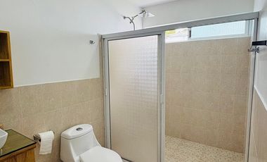 Casa en venta en Fracc. San José- Coatepec: Habitación en PB y amplio jardín