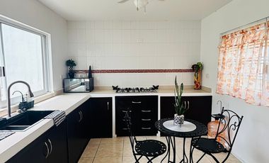 Casa en venta en Fracc. San José- Coatepec: Habitación en PB y amplio jardín