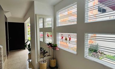 Casa en venta en Fracc. San José- Coatepec: Habitación en PB y amplio jardín