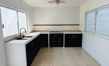 Casa en venta en Fracc. San José- Coatepec: Habitación en PB y amplio jardín