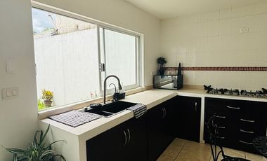 Casa en venta en Fracc. San José- Coatepec: Habitación en PB y amplio jardín