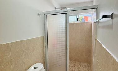 Casa en venta en Fracc. San José- Coatepec: Habitación en PB y amplio jardín