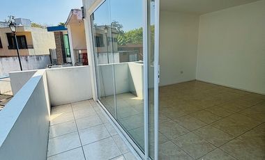 Casa en venta en Fracc. San José- Coatepec: Habitación en PB y amplio jardín