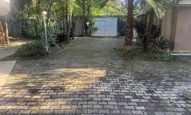 Quinta con 4 departamentos