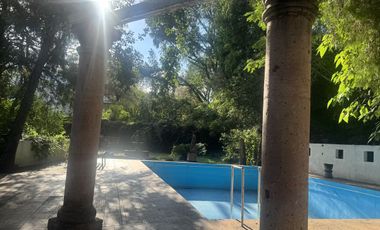 Quinta con 4 departamentos