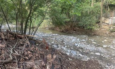 Quinta con 4 departamentos