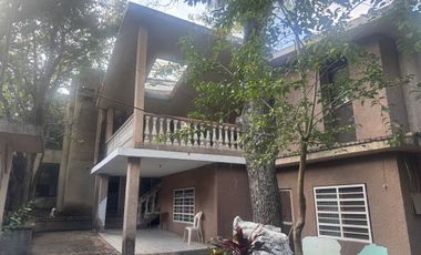 Quinta con 4 departamentos