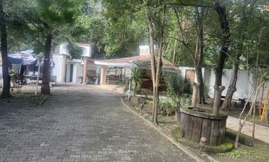 Quinta con 4 departamentos