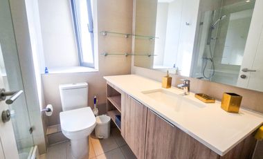 Amoblado 2 Dor. 2 Bñ. 1 Est. Moderno y disponible. Parque Arauco