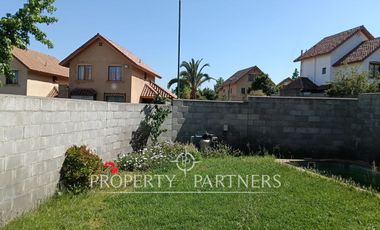 Casa en arriendo en Peñalolén con excelente terreno condominio Arboleda