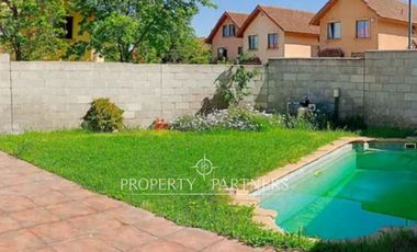 Casa en arriendo en Peñalolén con excelente terreno condominio Arboleda