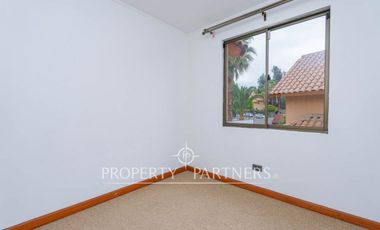 Casa en arriendo en Peñalolén con excelente terreno condominio Arboleda