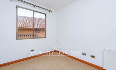 Casa en arriendo en Peñalolén con excelente terreno condominio Arboleda