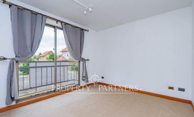 Casa en arriendo en Peñalolén con excelente terreno condominio Arboleda