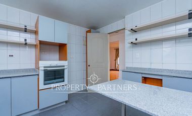 Casa en arriendo en Peñalolén con excelente terreno condominio Arboleda