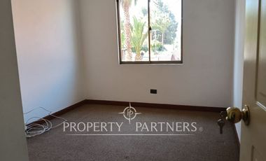 Casa en arriendo en Peñalolén con excelente terreno condominio Arboleda