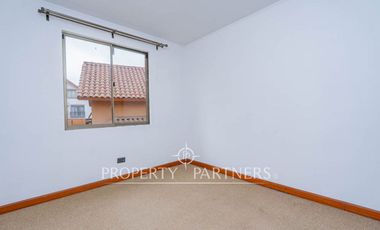 Casa en arriendo en Peñalolén con excelente terreno condominio Arboleda