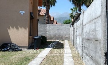 Casa en arriendo en Peñalolén con excelente terreno condominio Arboleda