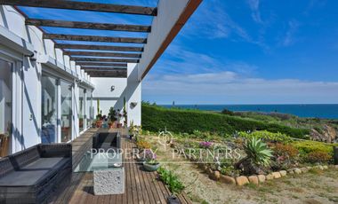 ¡Vive frente al mar con vista a acantilados escoceses en los Vilos, Región de Coquimbo!