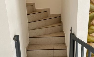 Renta casa en condominio atrás de Plaza San Diego, Puebla.