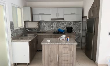 Renta casa en condominio atrás de Plaza San Diego, Puebla.