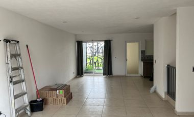 Renta casa en condominio atrás de Plaza San Diego, Puebla.