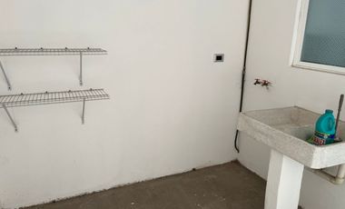 Renta casa en condominio atrás de Plaza San Diego, Puebla.