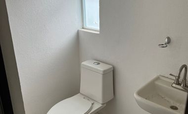 Renta casa en condominio atrás de Plaza San Diego, Puebla.