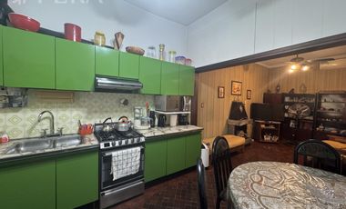 Venta casa 3 ambientes con cochera en Sarandi