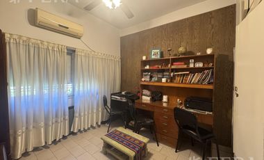 Venta casa 3 ambientes con cochera en Sarandi