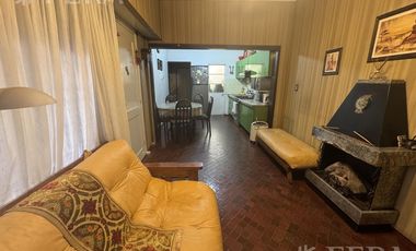 Venta casa 3 ambientes con cochera en Sarandi