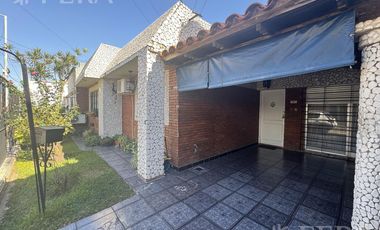 Venta casa 3 ambientes con cochera en Sarandi