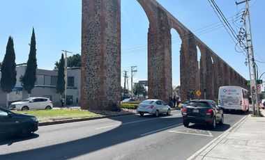 Terreno FRENTE A LOS ARCOS-Acueducto de Qro/ Ideal para franquicias