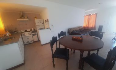 Casa en venta - 2 Dormitorios 2 Baños - 85Mts2 - Lobos