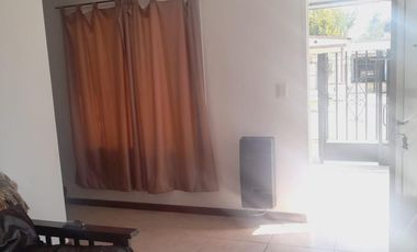 Casa en venta - 2 Dormitorios 2 Baños - 85Mts2 - Lobos