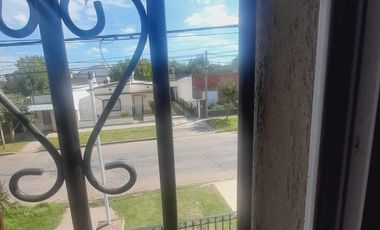 Casa en venta - 2 Dormitorios 2 Baños - 85Mts2 - Lobos