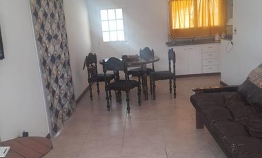 Casa en venta - 2 Dormitorios 2 Baños - 85Mts2 - Lobos