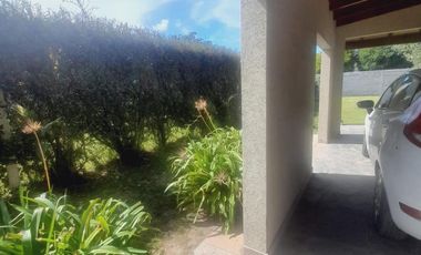 Casa en venta - 2 Dormitorios 2 Baños - 85Mts2 - Lobos