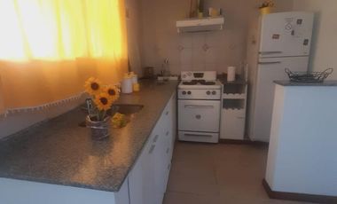 Casa en venta - 2 Dormitorios 2 Baños - 85Mts2 - Lobos