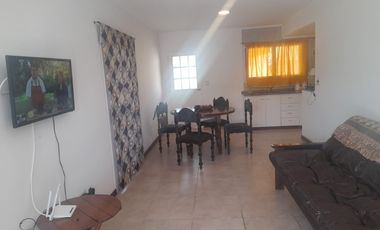 Casa en venta - 2 Dormitorios 2 Baños - 85Mts2 - Lobos